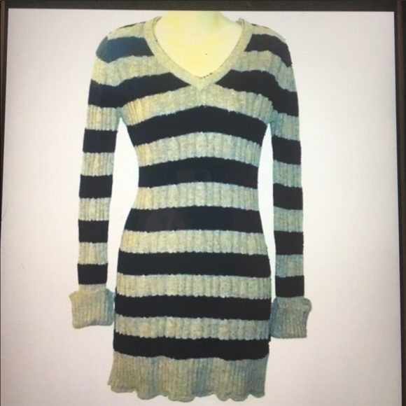 🌼FREEDOM 2 BE NAVY GREY SWEATER🌼 - Picture 1 of 3